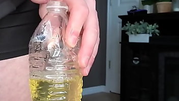 Bottle Pissing Kinky 